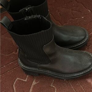 Women target boots size 6.5